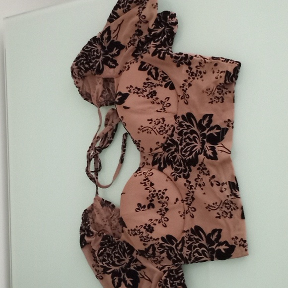 SHEIN MEDIUM FLORAL CROP TOP - Picture 3 of 7